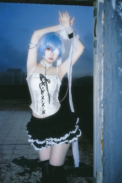 洛桑w伊梓 – 雨后天台