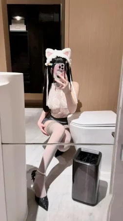 兔三岁(武汉kk) – [福利订阅] 34分钟 [Cos西施想坐摇摇车+后入] [80P+2V/2.18G]