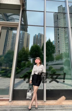 小魔女 –九头身反差女神露出私拍视图 [216P+42V/4.17G]